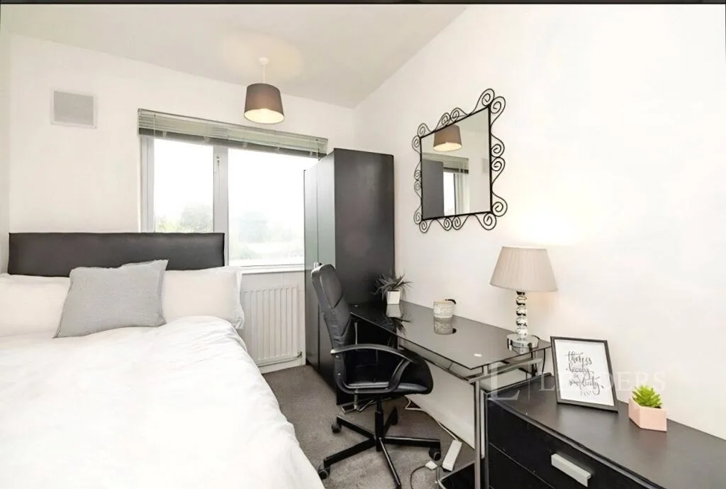 7 bedroom semi-detached house for rent