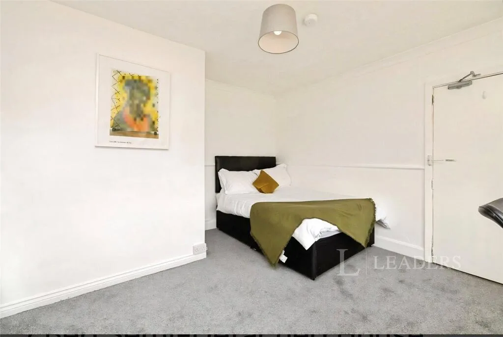 7 bedroom semi-detached house for rent