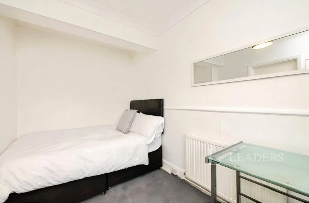 7 bedroom semi-detached house for rent