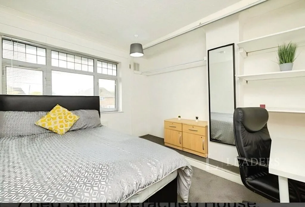7 bedroom semi-detached house for rent