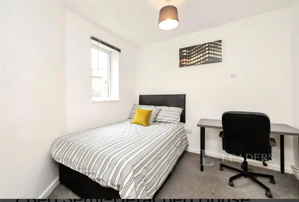 7 bedroom semi-detached house for rent