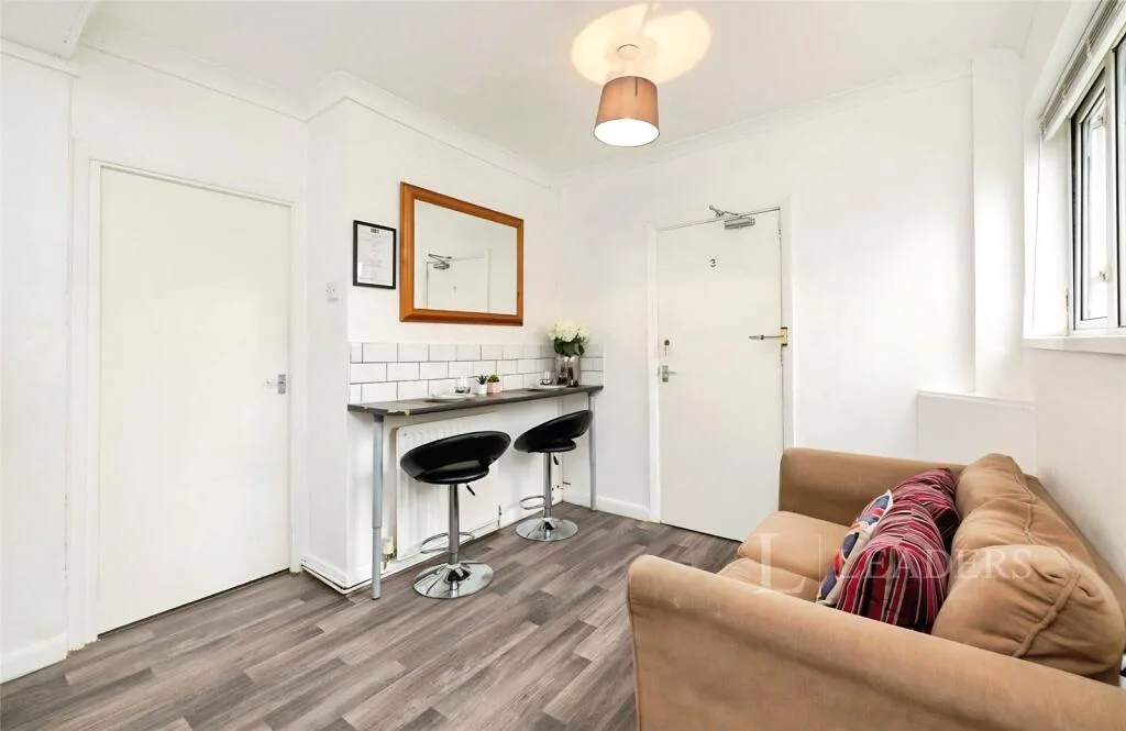 7 bedroom semi-detached house for rent