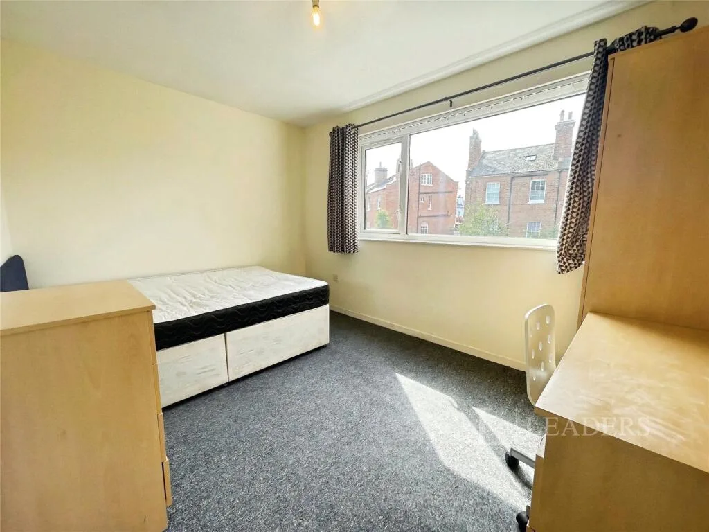 4 bedroom semi-detached house for rent