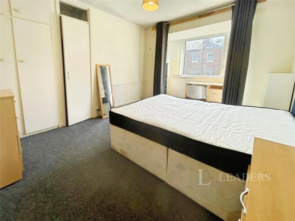 4 bedroom semi-detached house for rent