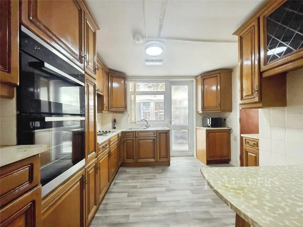 4 bedroom semi-detached house for rent