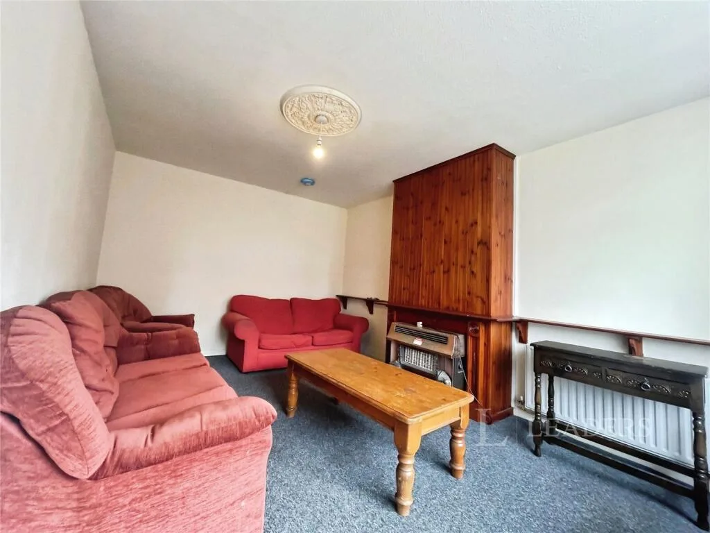 4 bedroom semi-detached house for rent