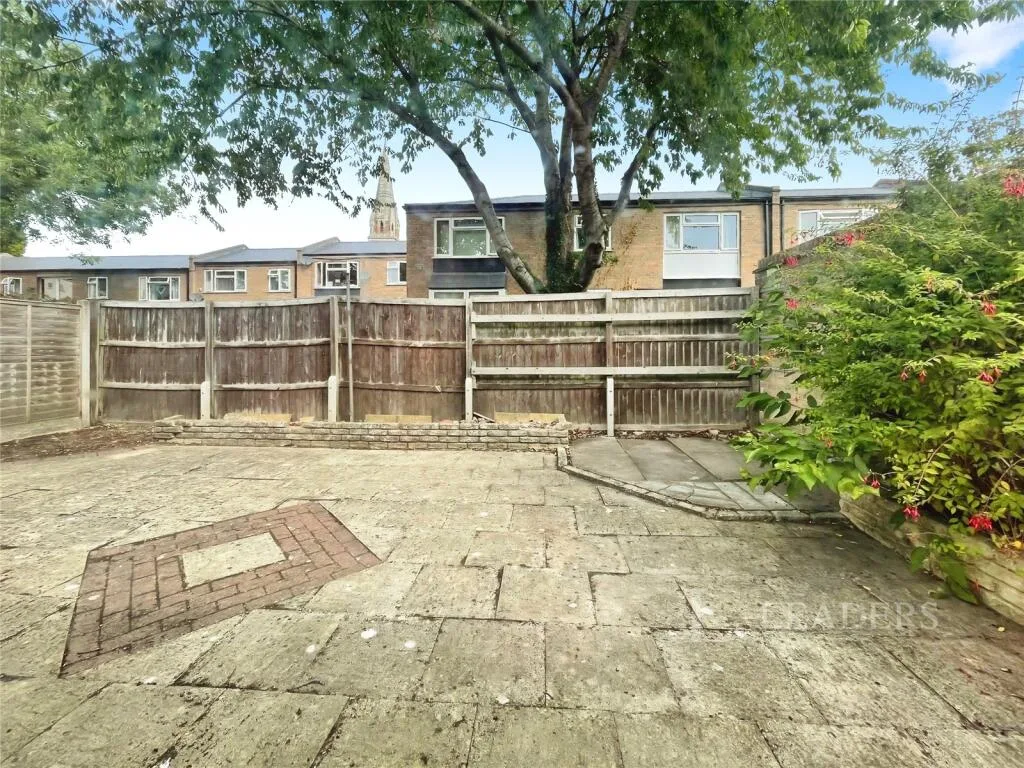 4 bedroom semi-detached house for rent
