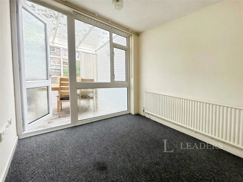 4 bedroom semi-detached house for rent