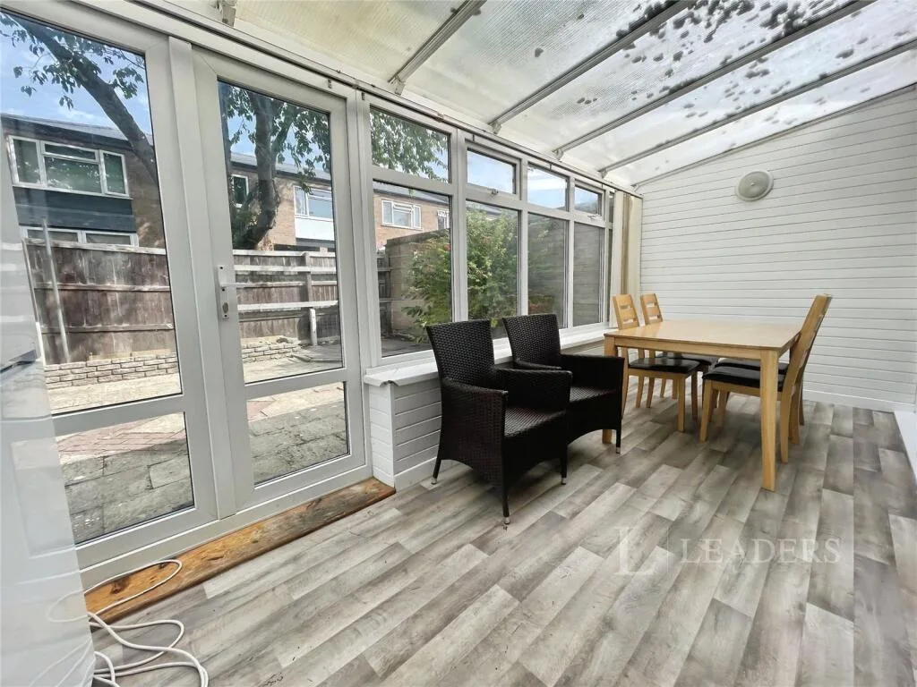 4 bedroom semi-detached house for rent