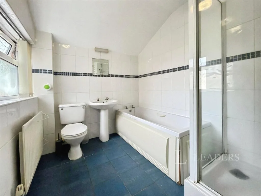 4 bedroom semi-detached house for rent