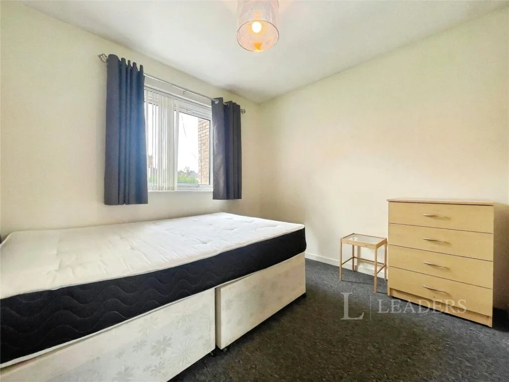 4 bedroom semi-detached house for rent