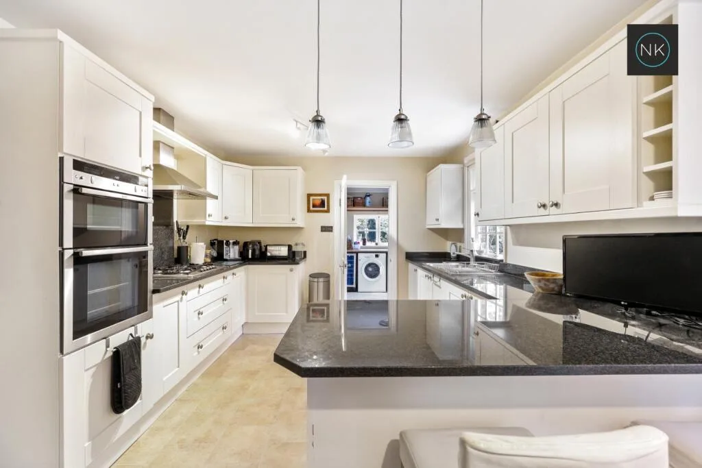 3 bedroom semi-detached house for rent
