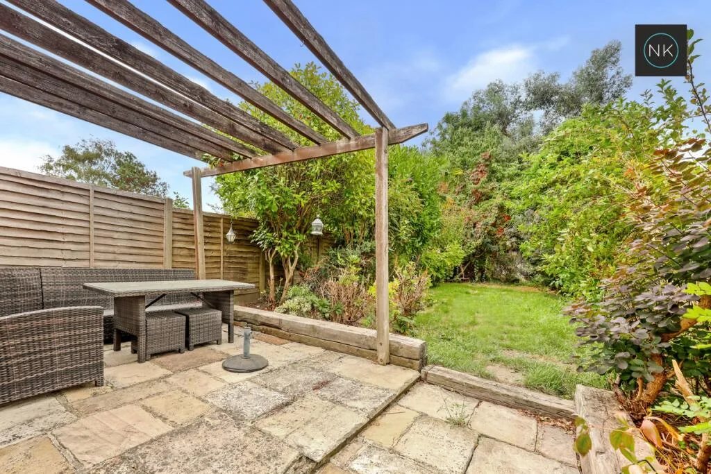 3 bedroom semi-detached house for rent