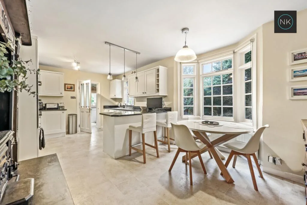 3 bedroom semi-detached house for rent