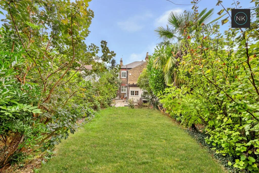 3 bedroom semi-detached house for rent