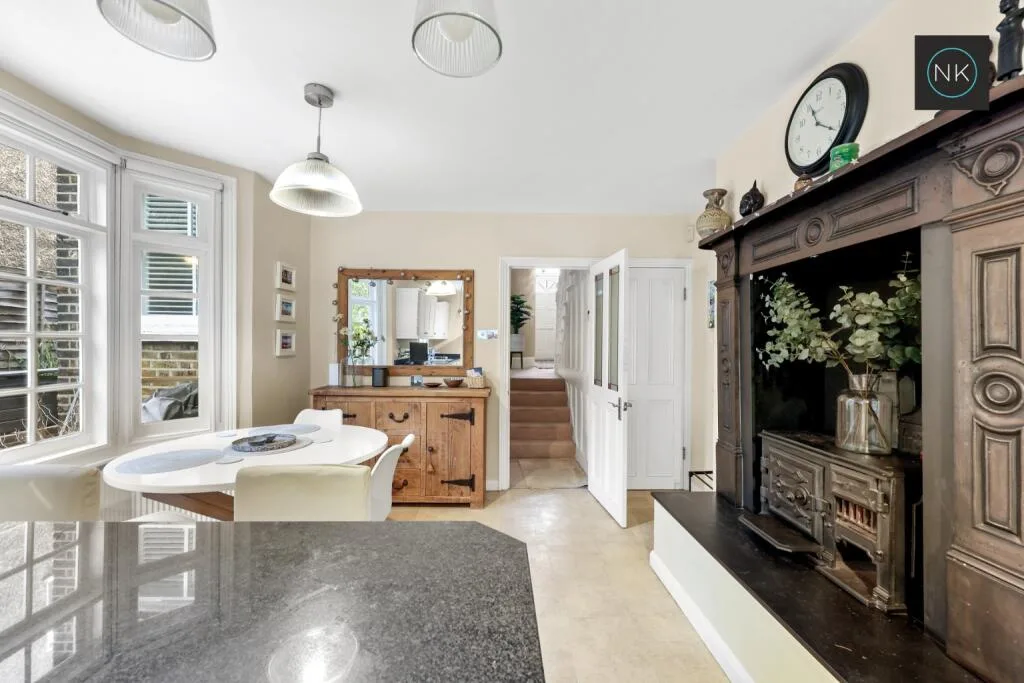 3 bedroom semi-detached house for rent
