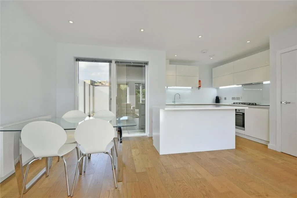 3 bedroom flat for rent