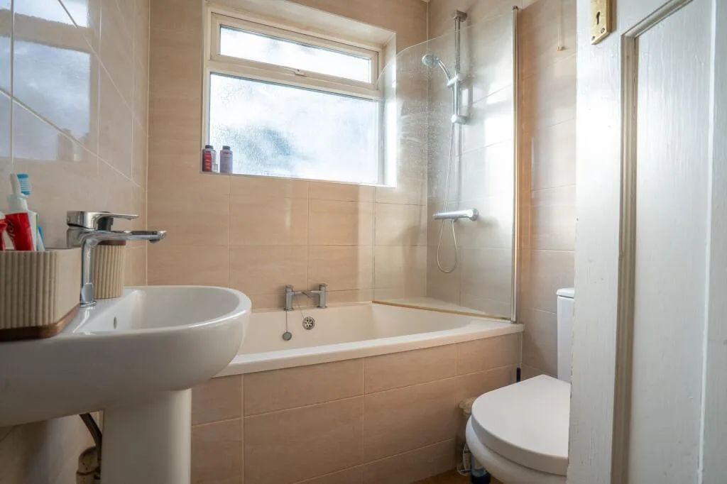 3 bedroom semi-detached house for rent