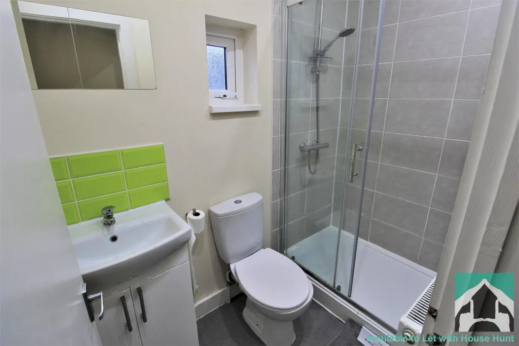 5 bedroom terraced house for rent