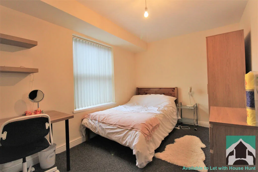 5 bedroom terraced house for rent