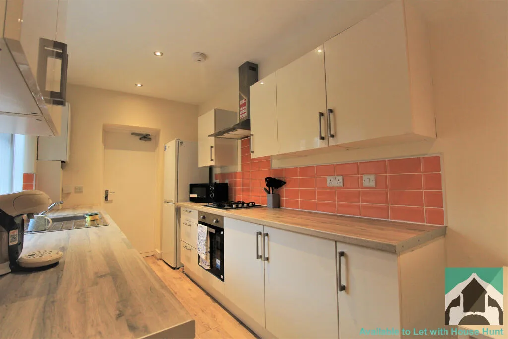 5 bedroom terraced house for rent