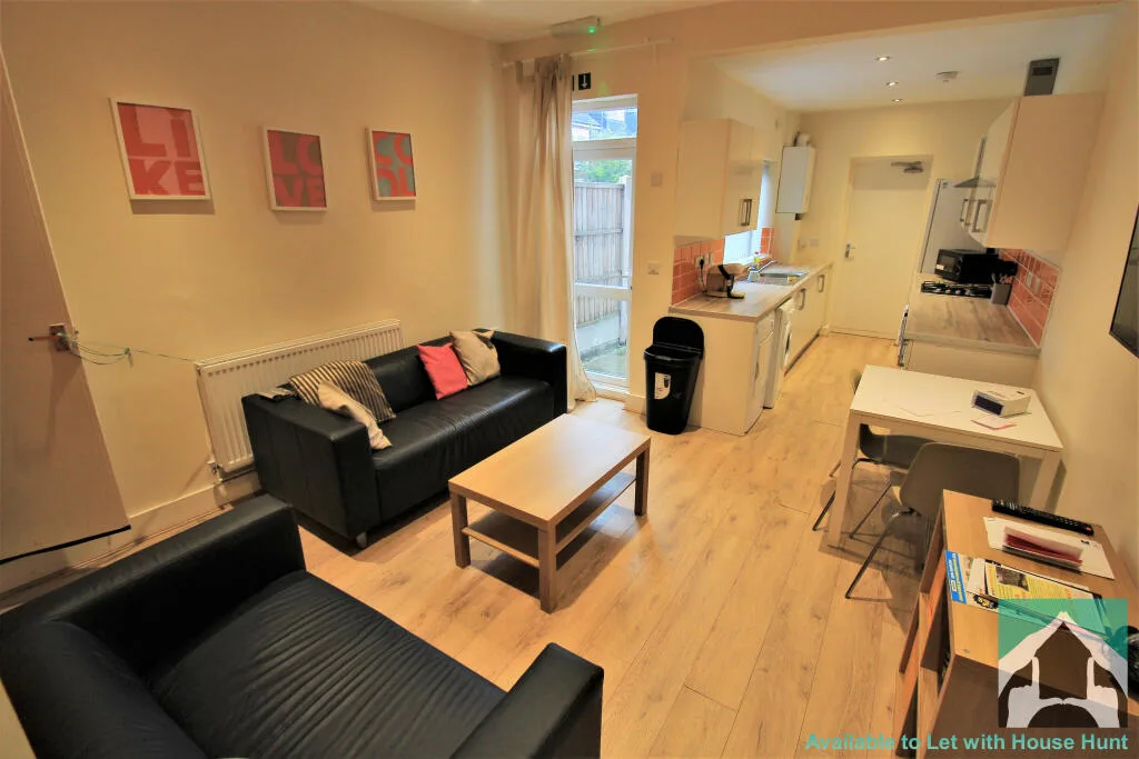 5 bedroom terraced house for rent