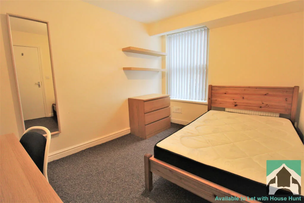 5 bedroom terraced house for rent