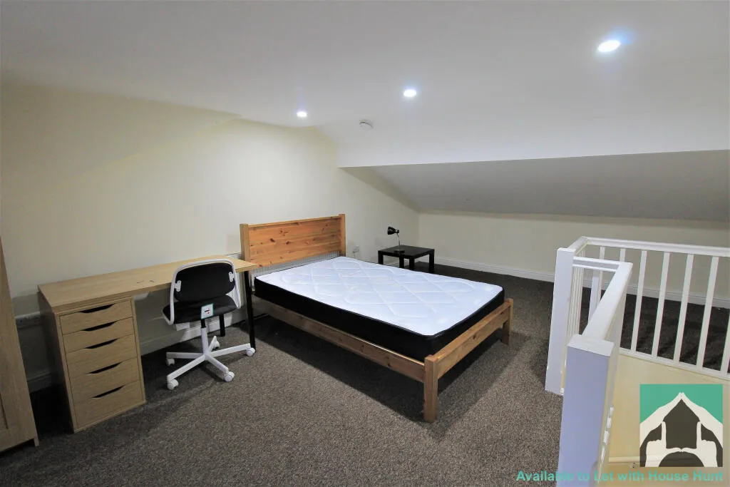 5 bedroom terraced house for rent