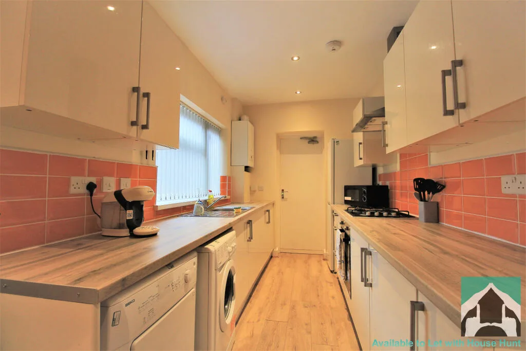 5 bedroom terraced house for rent