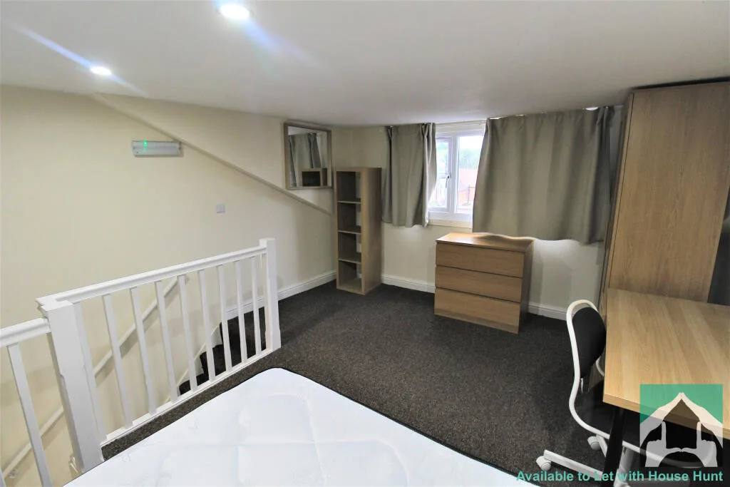 5 bedroom terraced house for rent