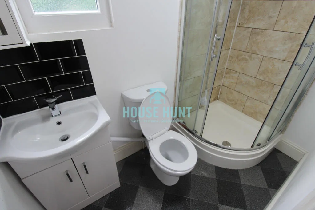 6 bedroom house for rent