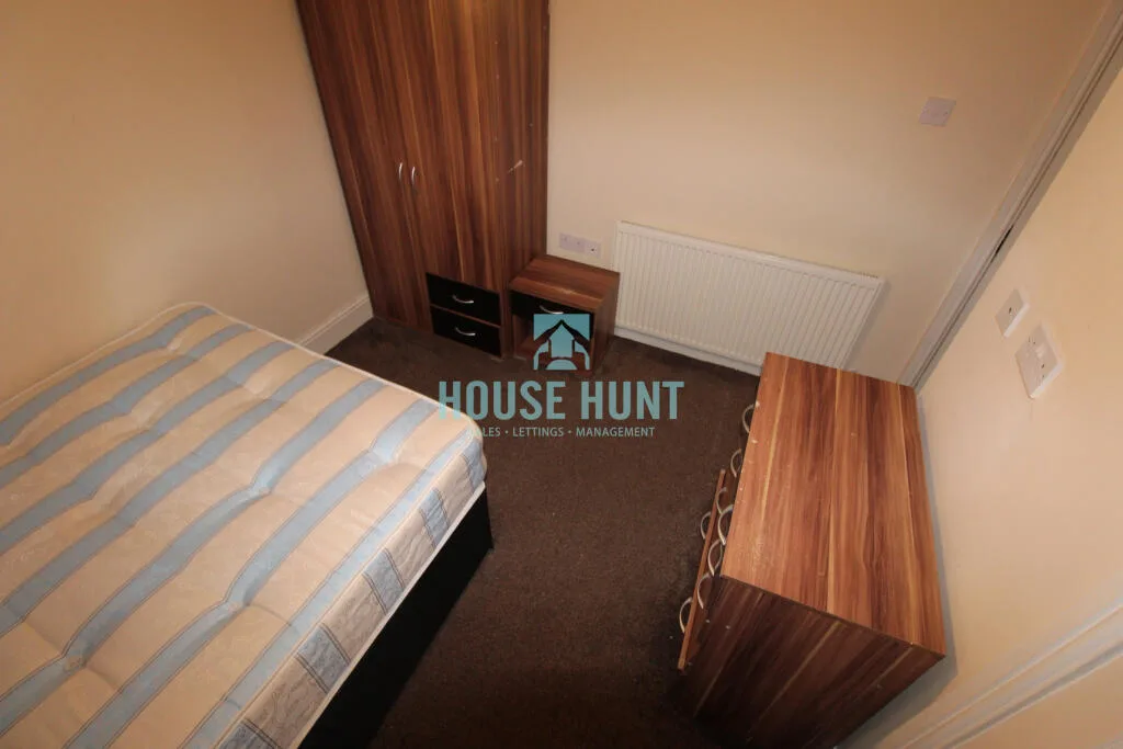 6 bedroom house for rent