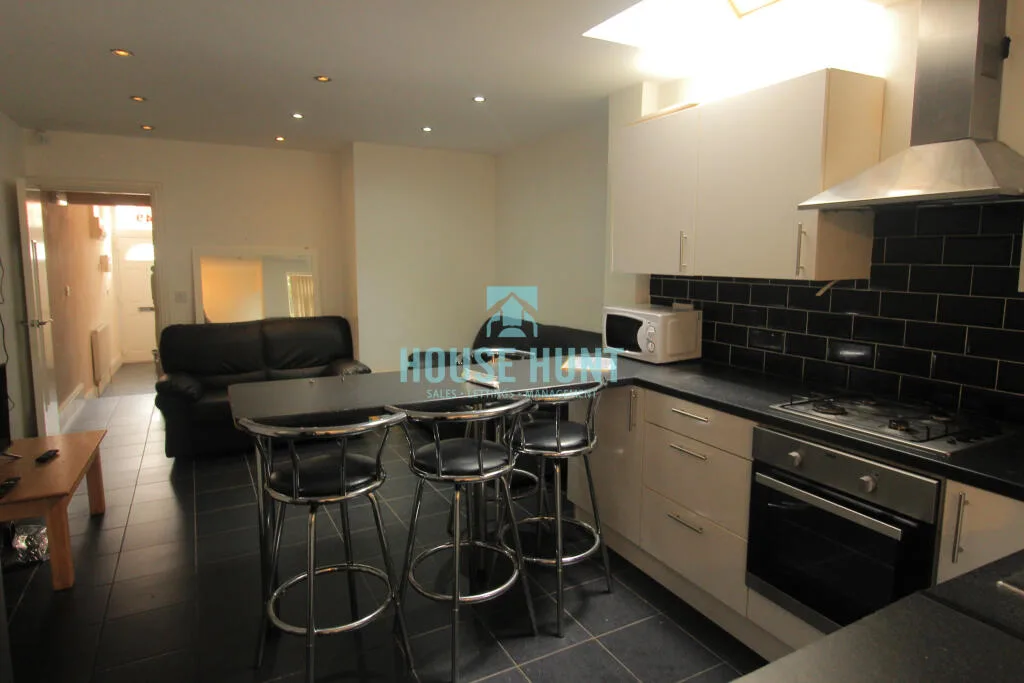 6 bedroom house for rent