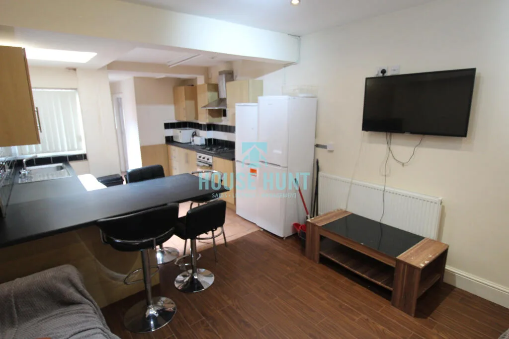 6 bedroom house for rent