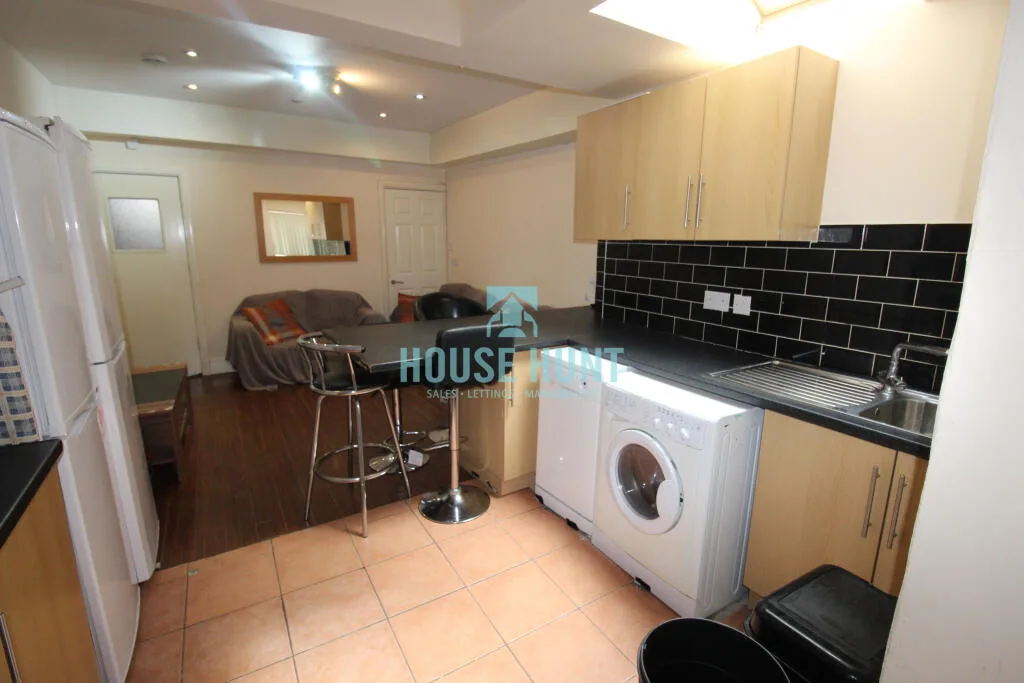 6 bedroom house for rent