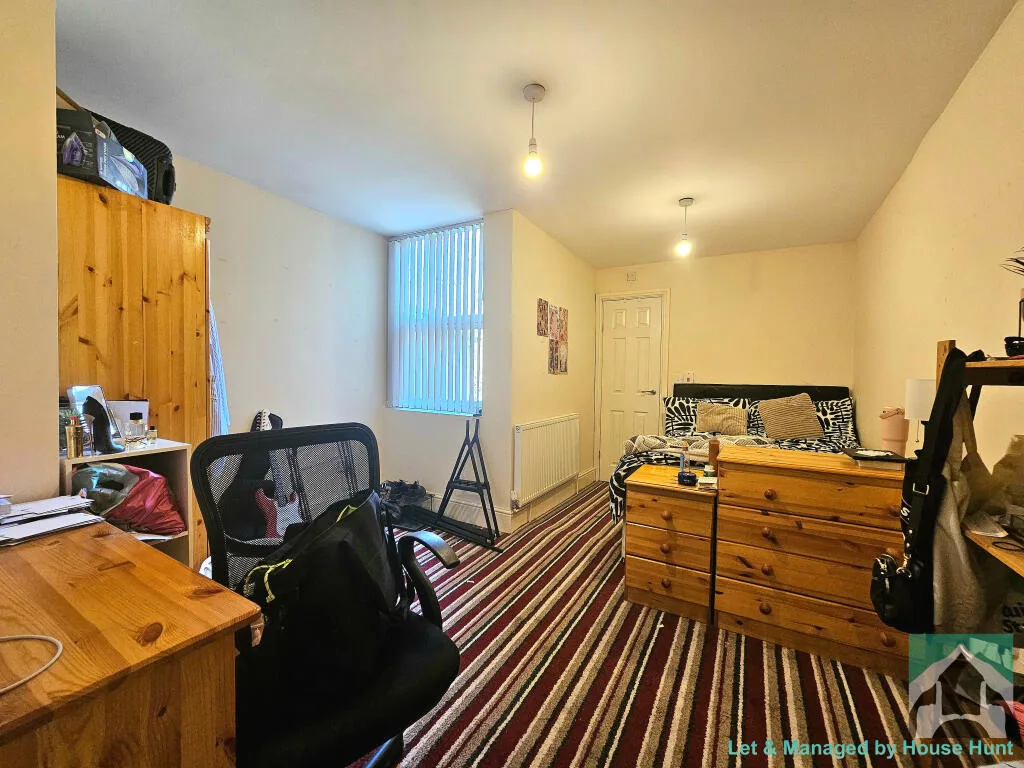 6 bedroom house for rent