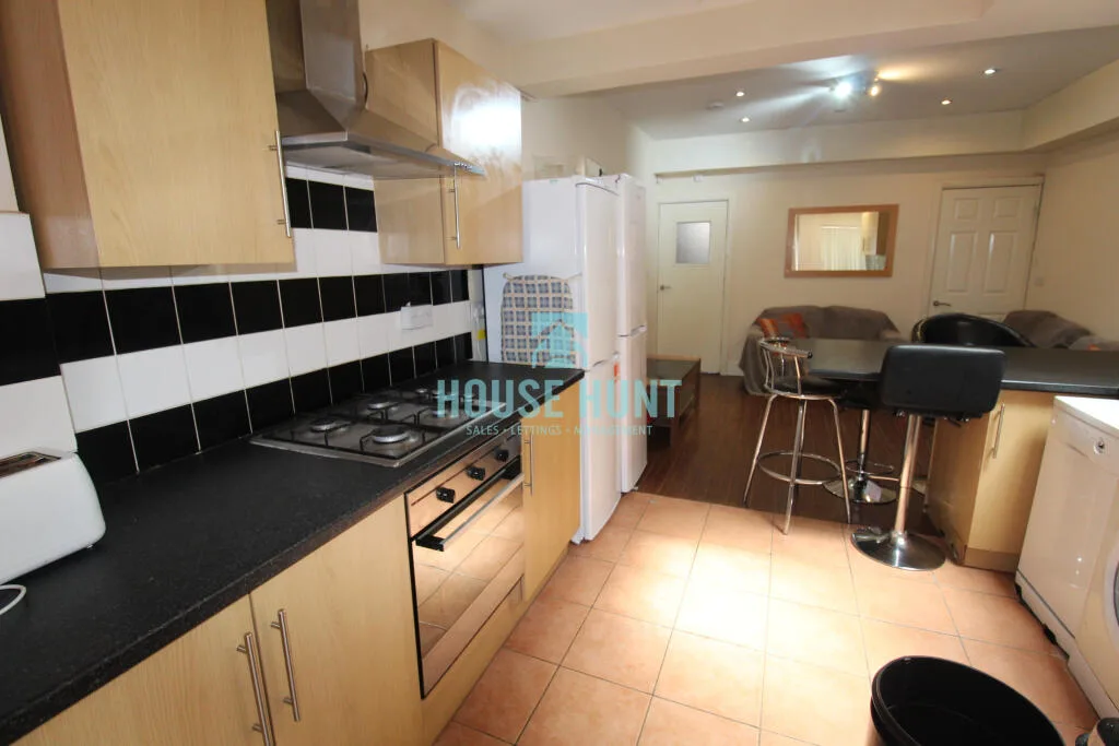 6 bedroom house for rent