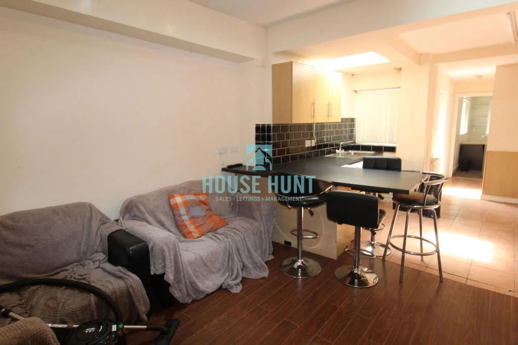 6 bedroom house for rent