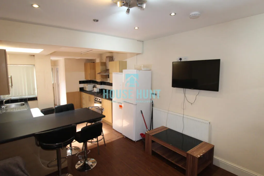 6 bedroom house for rent