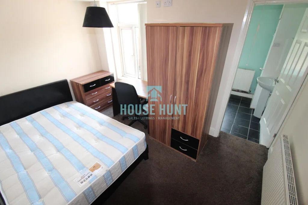 6 bedroom house for rent