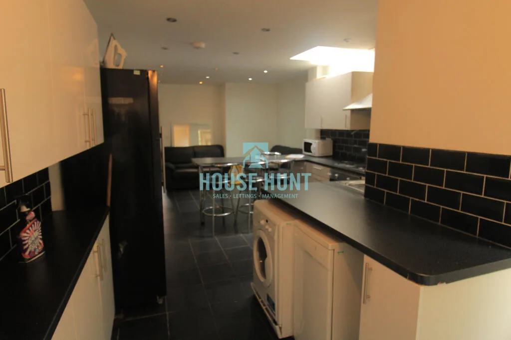 6 bedroom house for rent