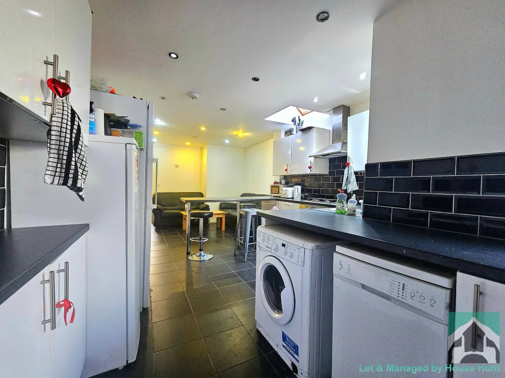 6 bedroom house for rent