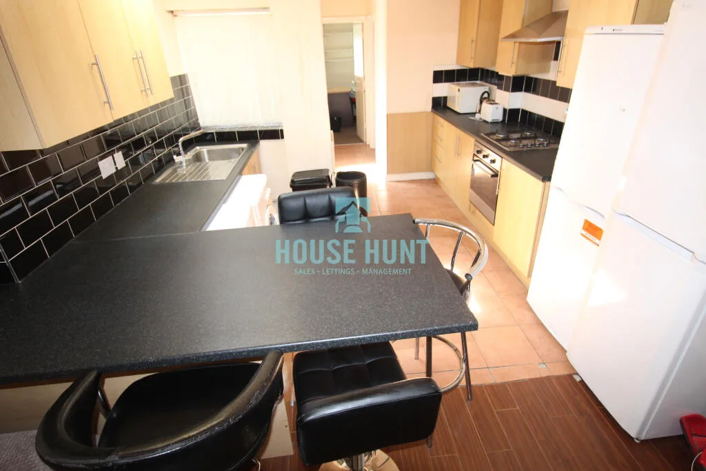 6 bedroom house for rent