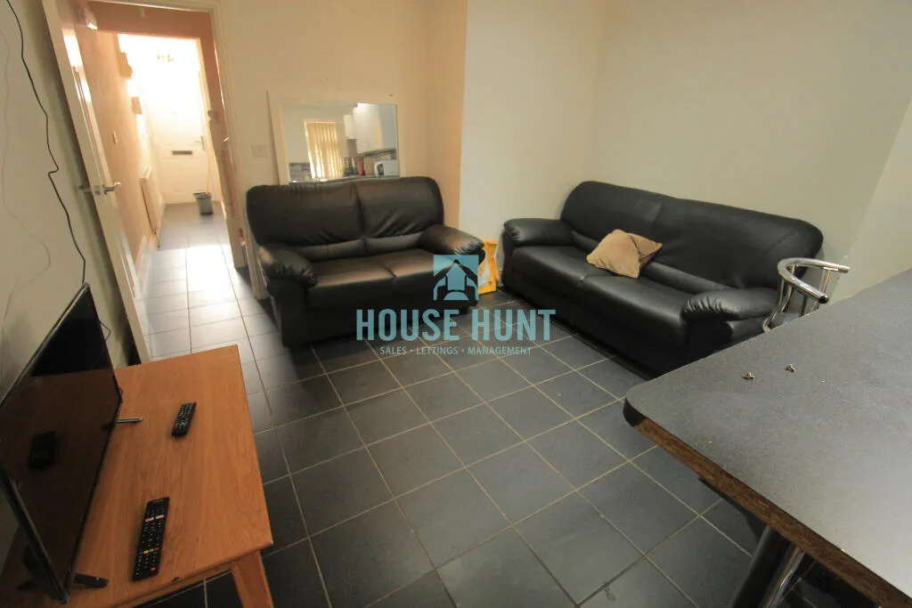 6 bedroom house for rent