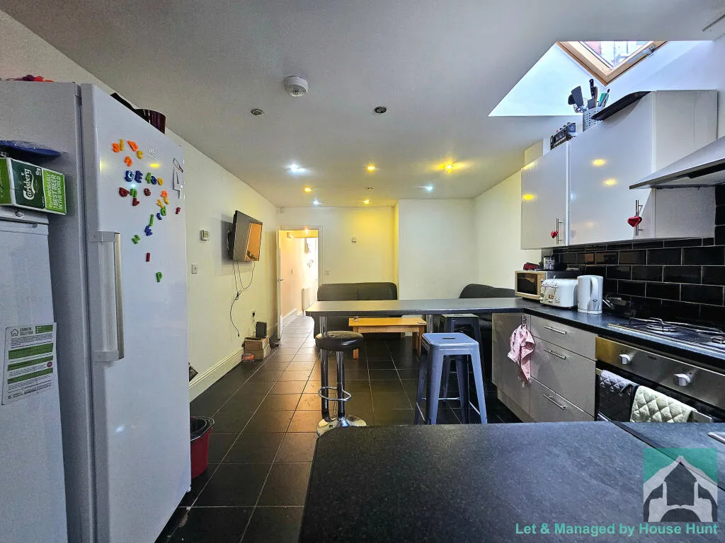 6 bedroom house for rent