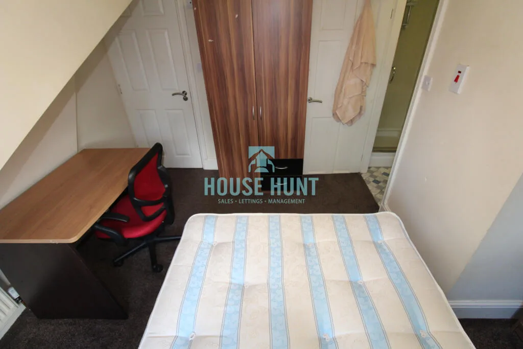 6 bedroom house for rent