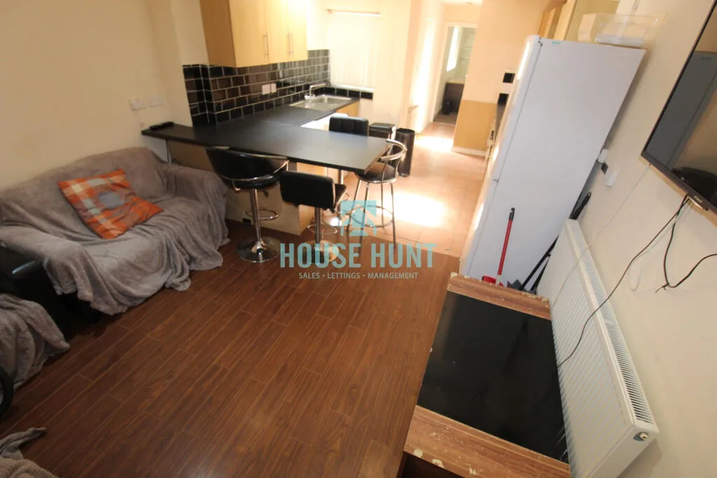6 bedroom house for rent