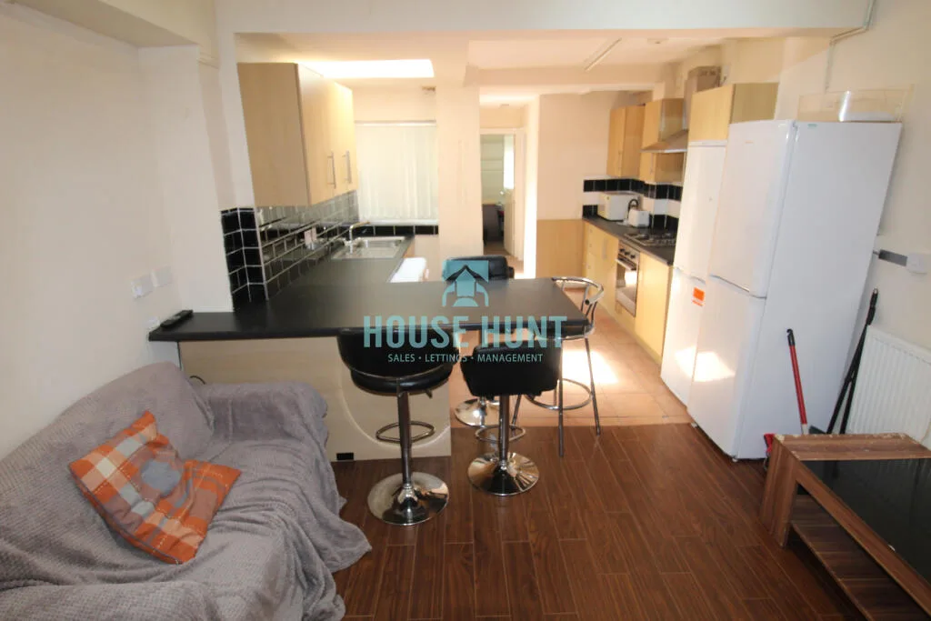 6 bedroom house for rent