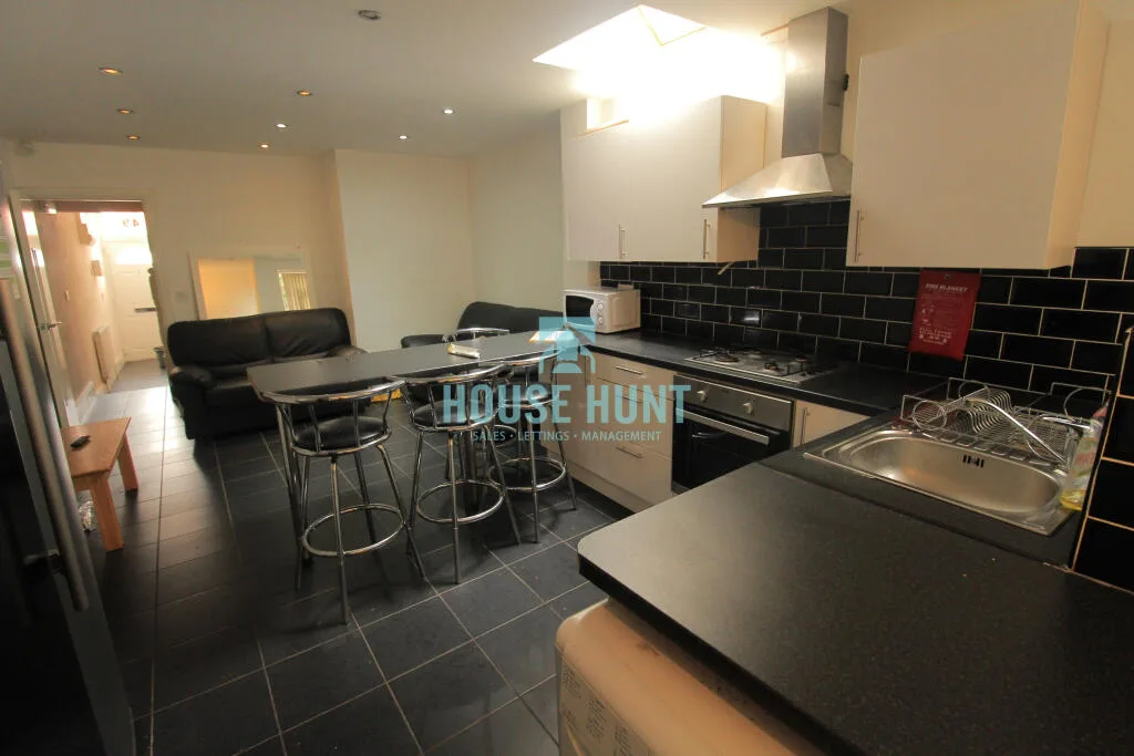 6 bedroom house for rent