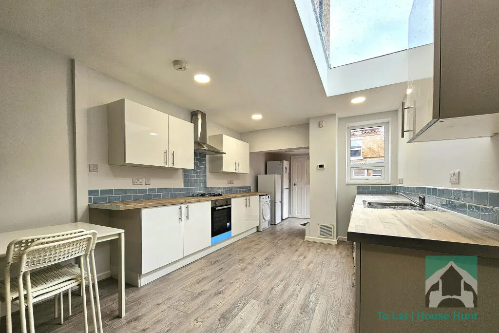 5 bedroom terraced house for rent